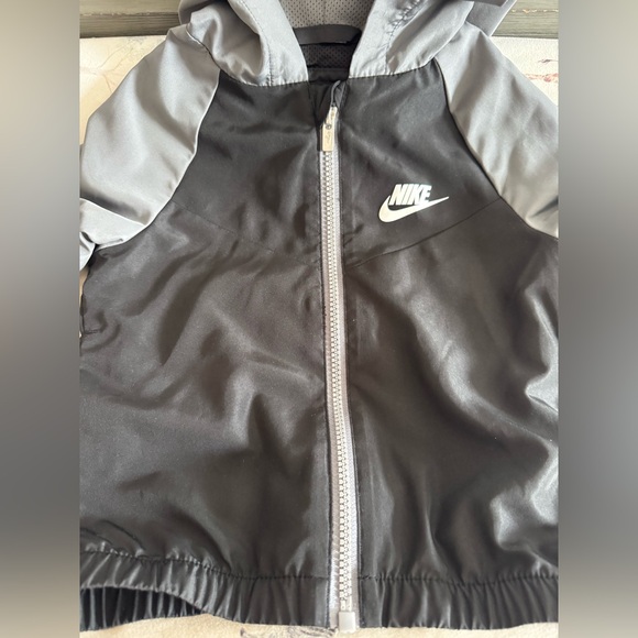 Nike windbreaker jacket - Picture 1 of 4